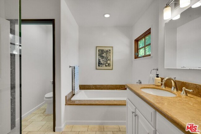 Building Photo - 4300 Laurelgrove Ave