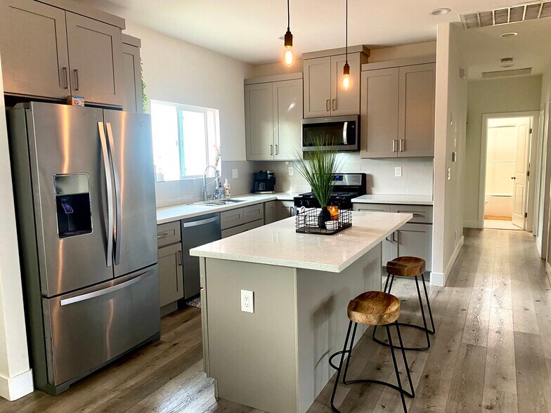 Building Photo - 13115 Siemon Ave
