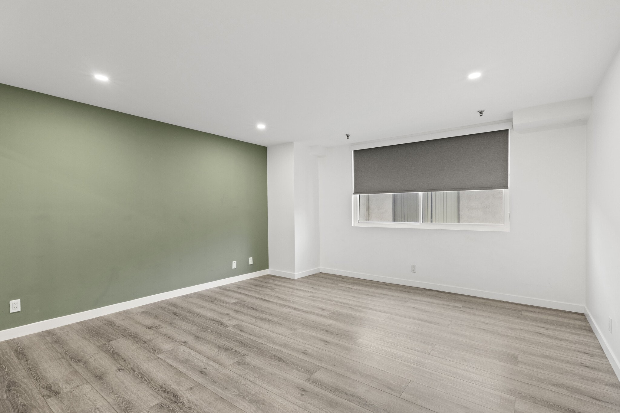 Building Photo - 1601 N Fuller Ave