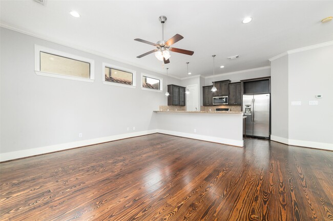 Building Photo - 1506 W 23rd St