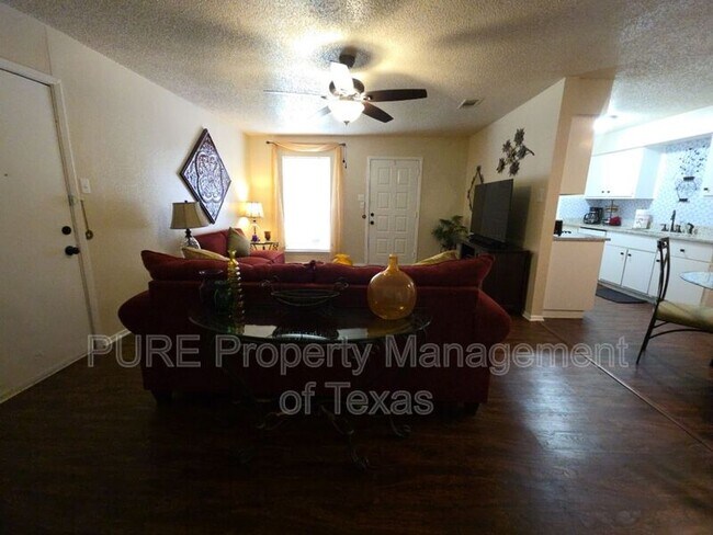 Building Photo - 203 2nd St N