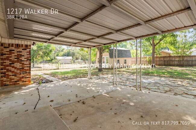 Building Photo - 1217 Walker Dr