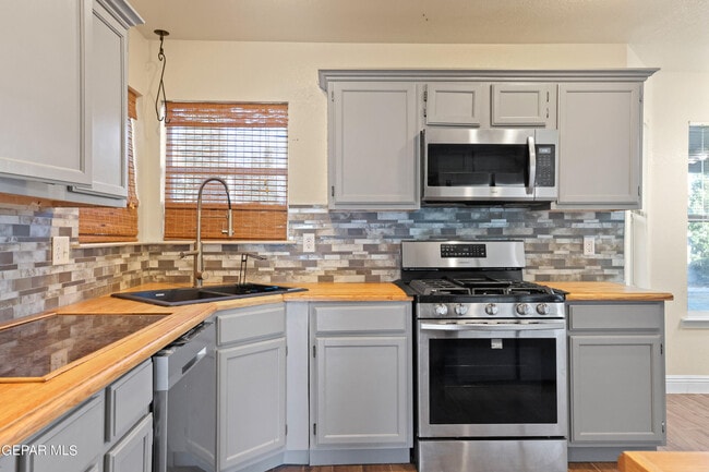 Building Photo - 11236 Northview Dr