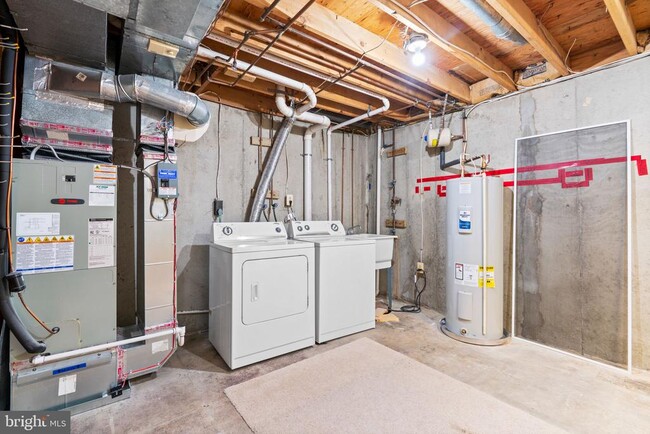 Building Photo - 8871 Manahan Dr