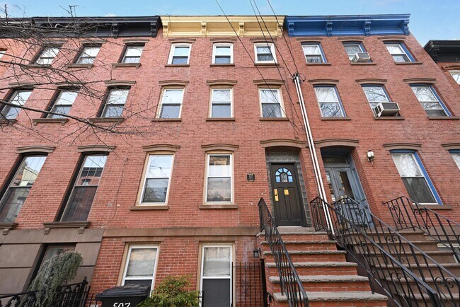 Building Photo - 507 Park Ave