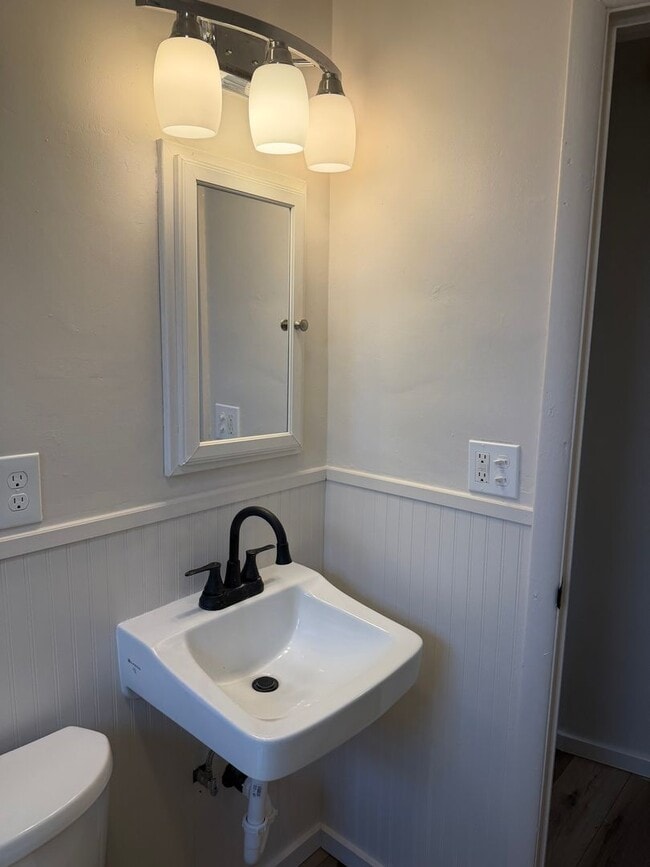 Building Photo - 260 E Sherman St