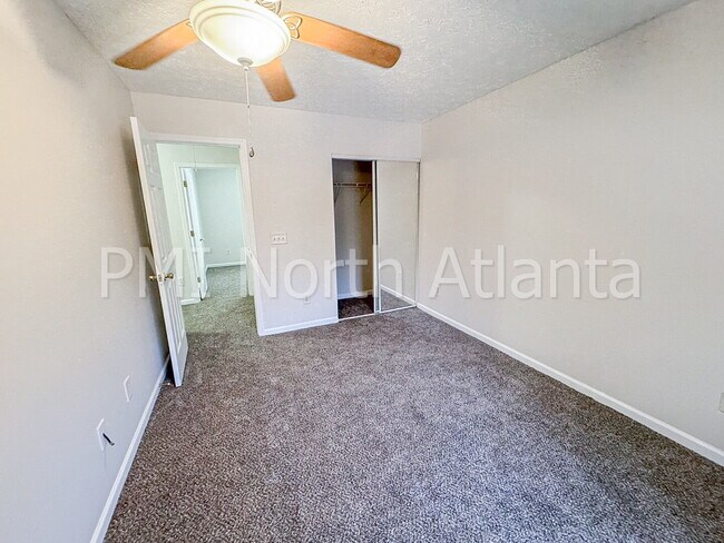 Building Photo - Fenced in Backyard! Bring your PETS!