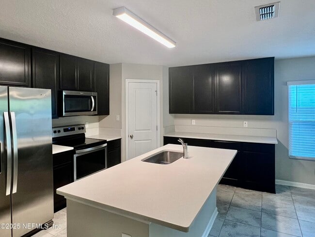 Building Photo - 12300 Cherry Bluff Dr