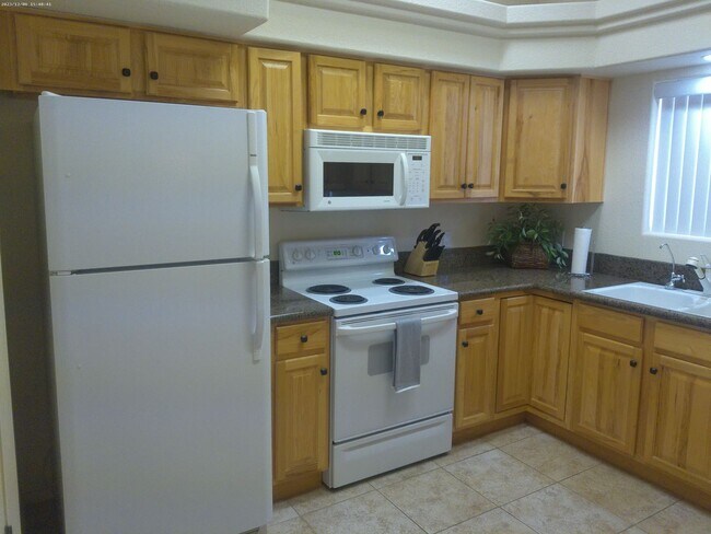 Building Photo - Winter Rental Available October-April 2027
