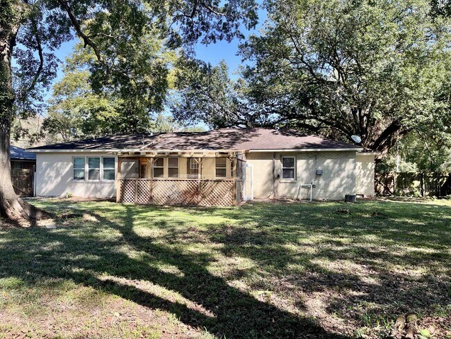 Building Photo - 512 Broadmoor Ave