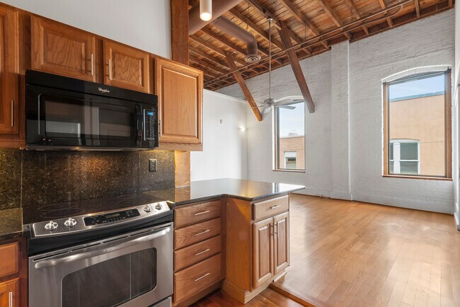 Building Photo - 285 E Stuart Ave