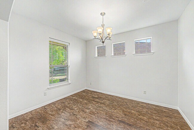 Building Photo - 2302 Blue Jay Ln