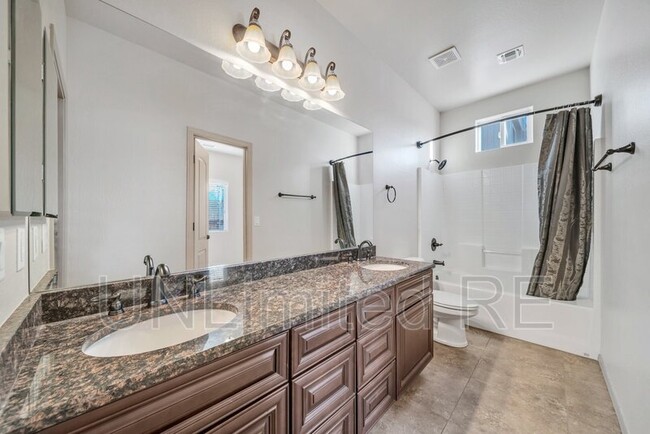 Building Photo - 2805 S Flagstone Ln