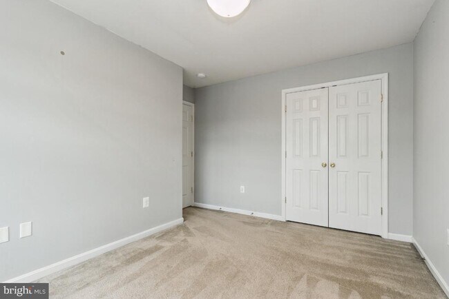 Building Photo - 2261 Forsythia Dr