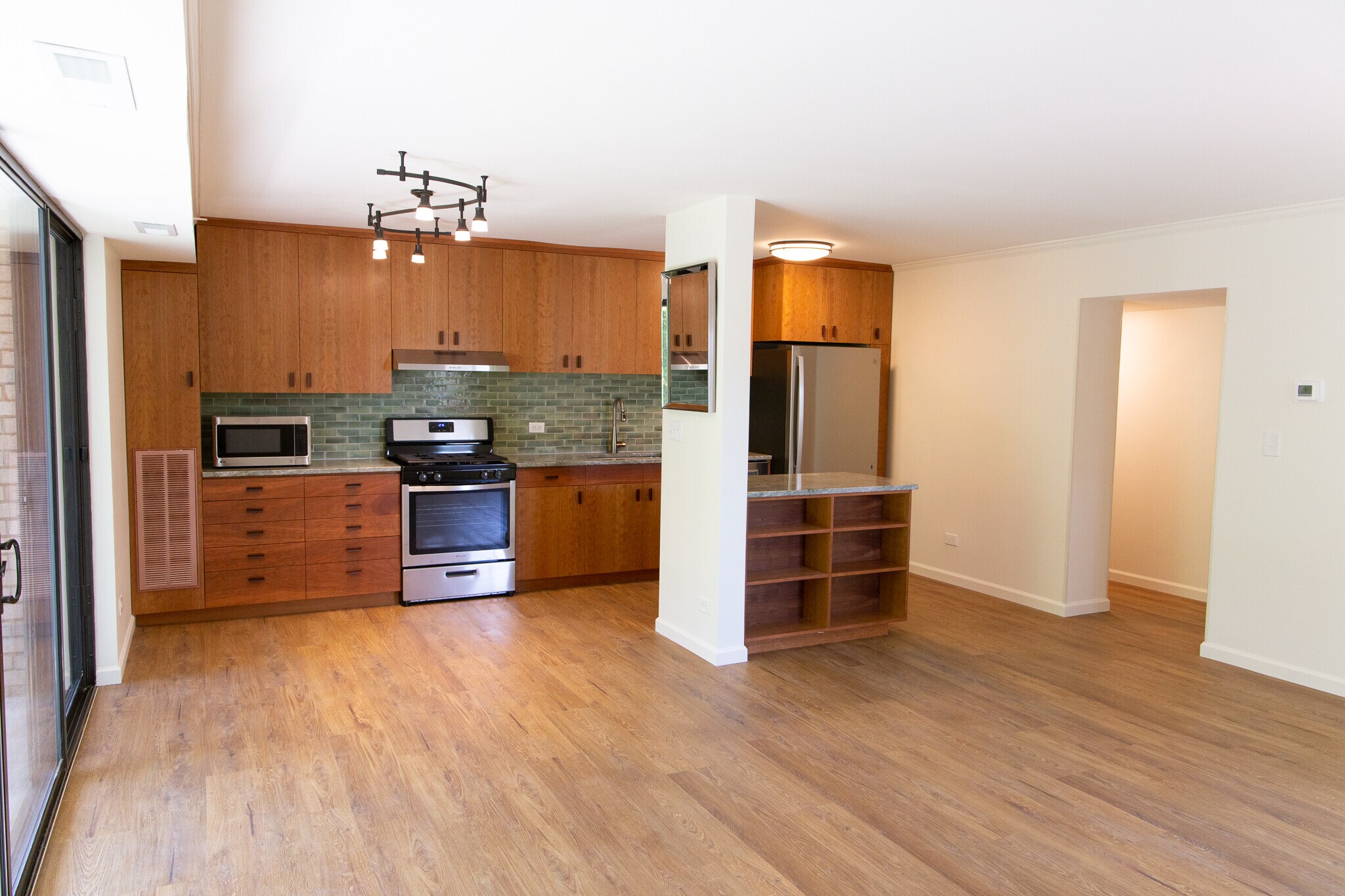 All new stainless steel appliances - 511 1st St N