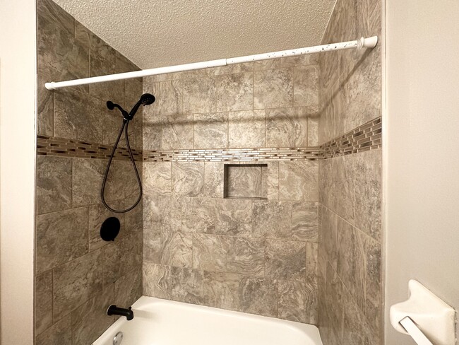 Building Photo - 9403 Lakeside Trl