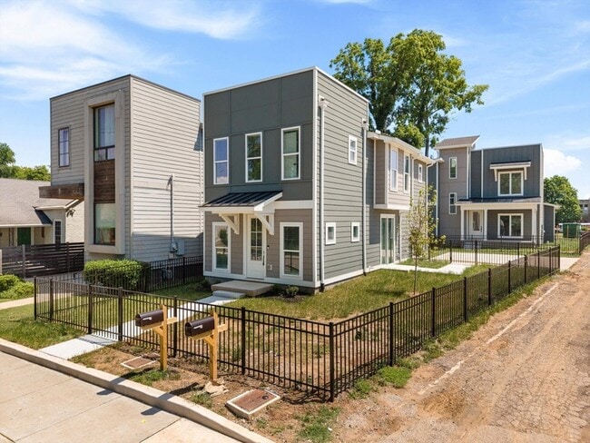 Building Photo - 1802 10th Ave N
