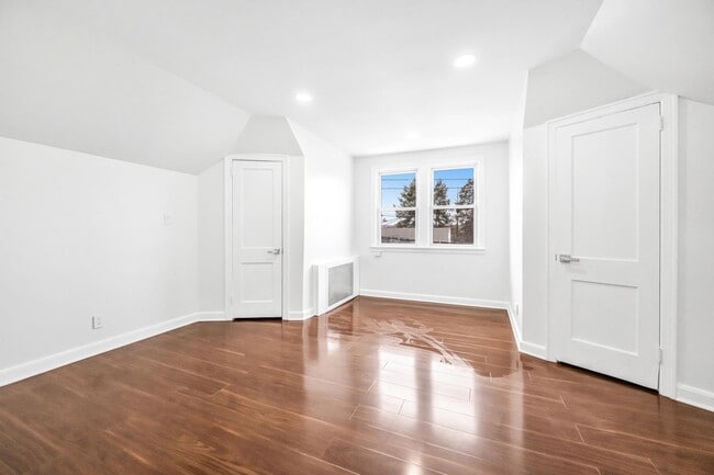 Building Photo - 284 MacArthur Ave