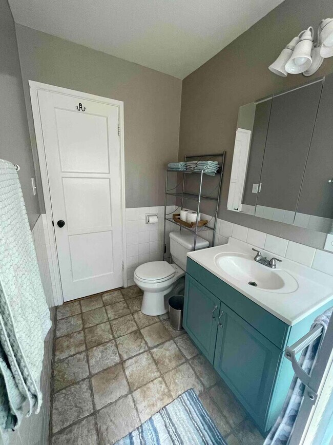 Building Photo - 7221 Vassar Ave