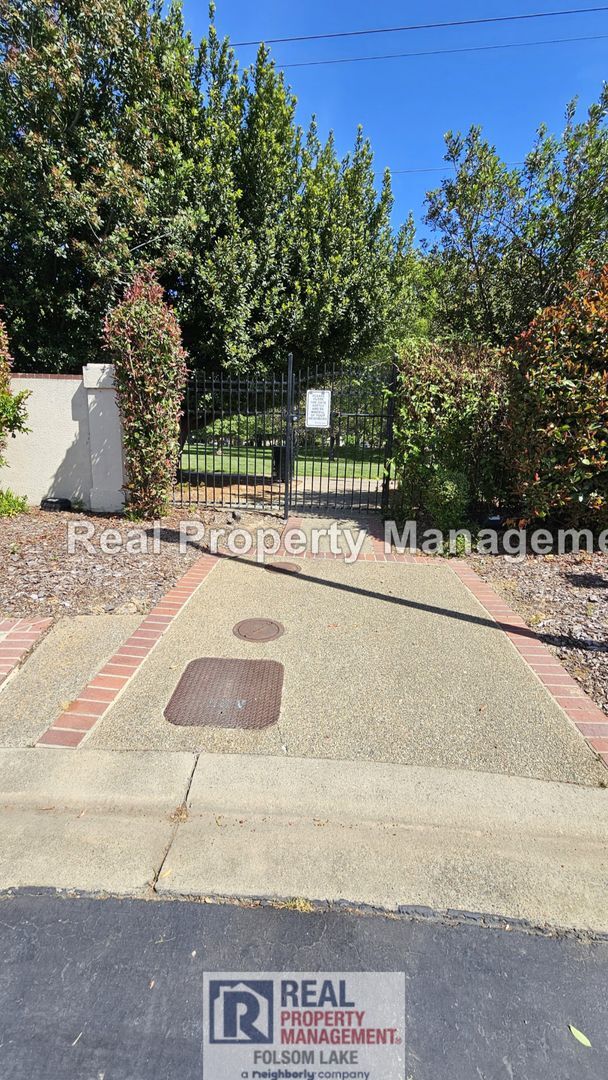 Building Photo - Gated American River Canyon North Home | 4BR / 3BA | 2,455 SF