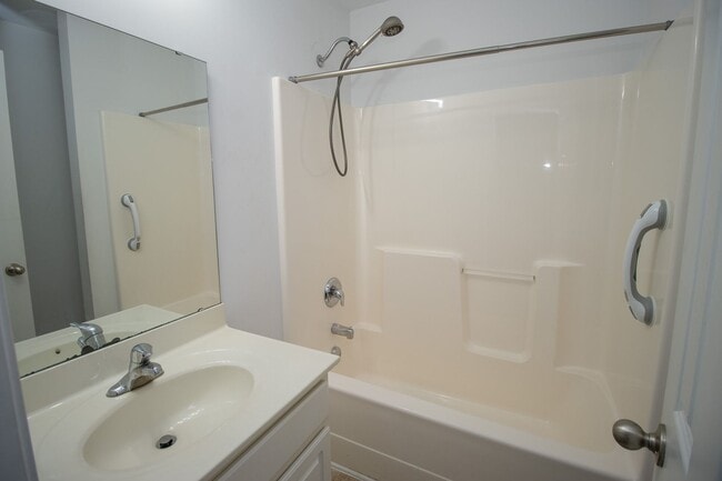 Building Photo - 101 Saskatoon Dr