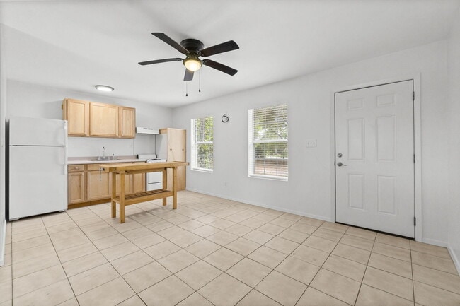 Building Photo - 133 Sunrise Cir