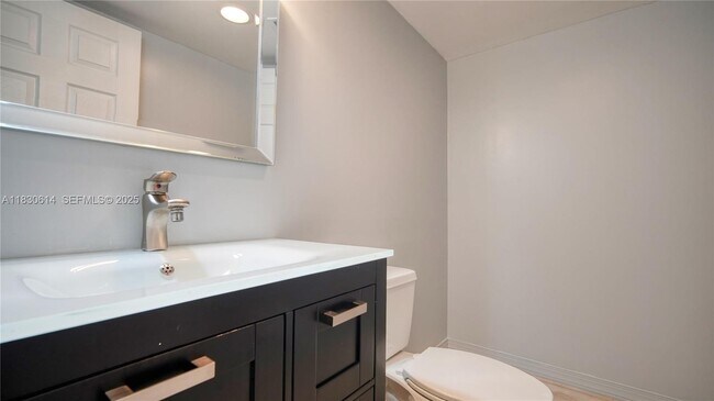 Building Photo - 11101 SW 15th Manor