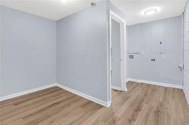 Building Photo - 2496 Shiloh Dr