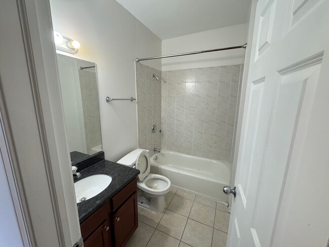 Building Photo - Bright & Spacious 2 Bed / 2 Bath Condo with Hardwood Floors, Granite Kitchen & Walk-In Closets