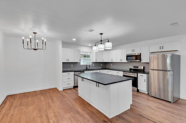 Building Photo - 6124 Sundown Dr