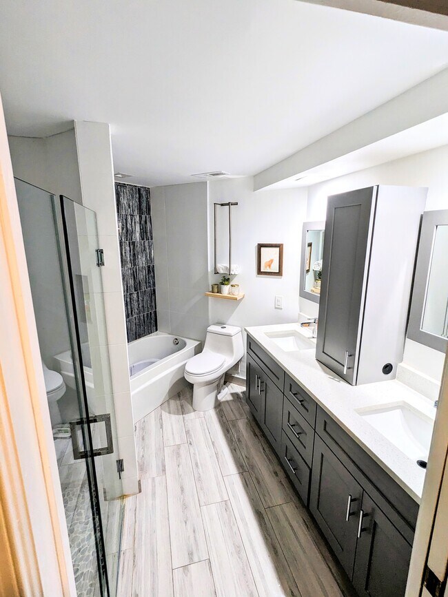 Building Photo - 23061 Aqua Vw