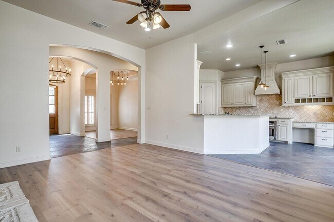Building Photo - Beautiful 3 Bed, 2.5 Bath Located in HIghly Desired Willow Park Village- Aledo ISD-  76008