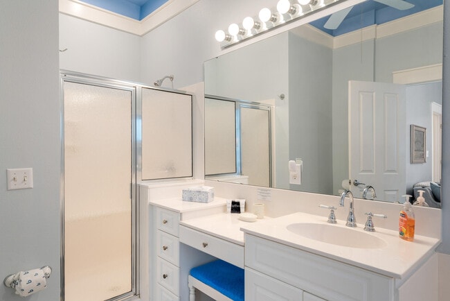 Building Photo - 10 Boardwalk Ln