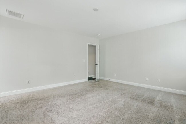 Building Photo - Spacious 5 Bedroom Home in Richmond Hill’s Waterways Community