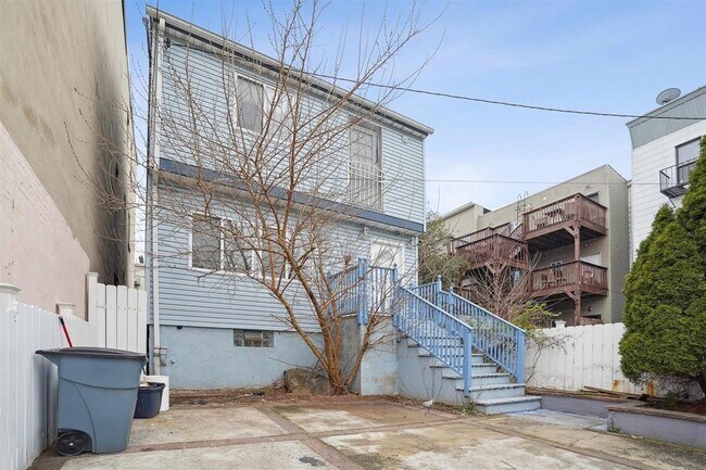 Building Photo - 292 New York Ave