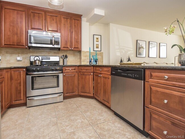 Building Photo - 200 Carney St