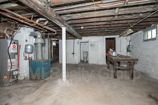 Building Photo - 888 Evangeline Rd