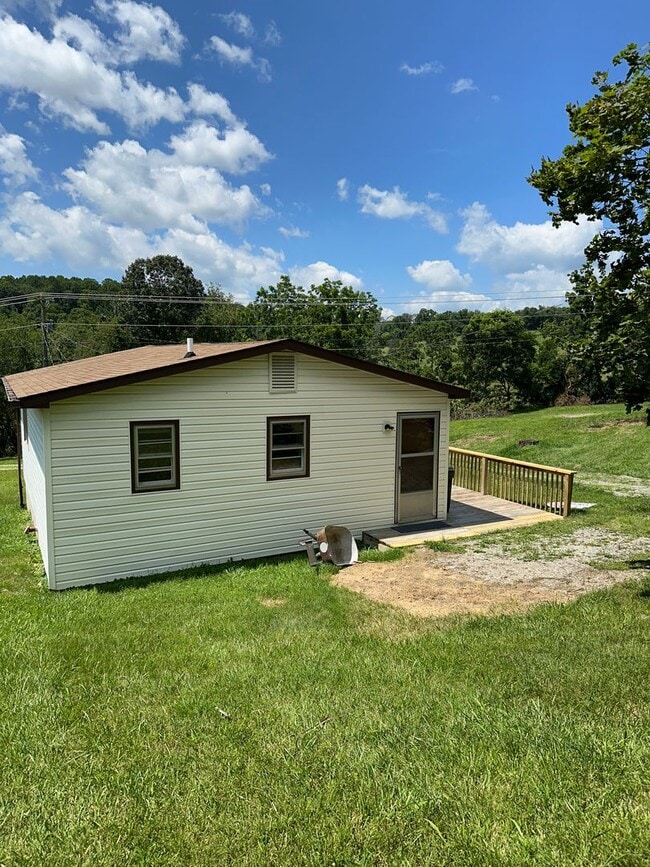 Building Photo - 3389 Happy Hollow Rd