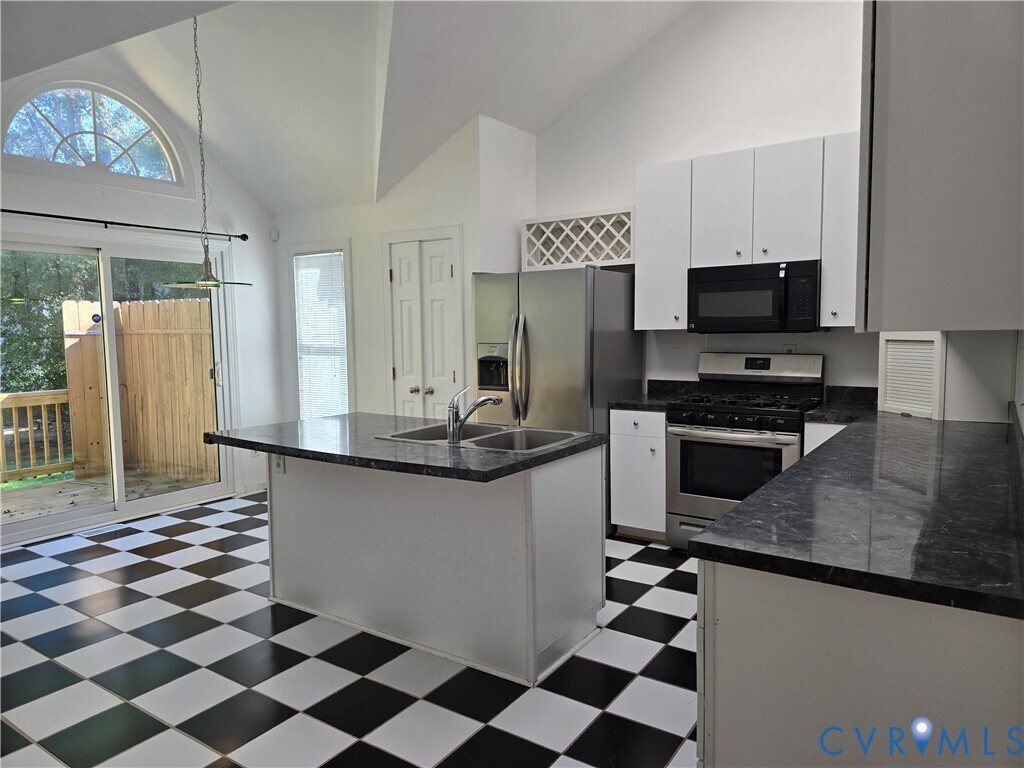 Building Photo - 5716 Saddle Hill Dr