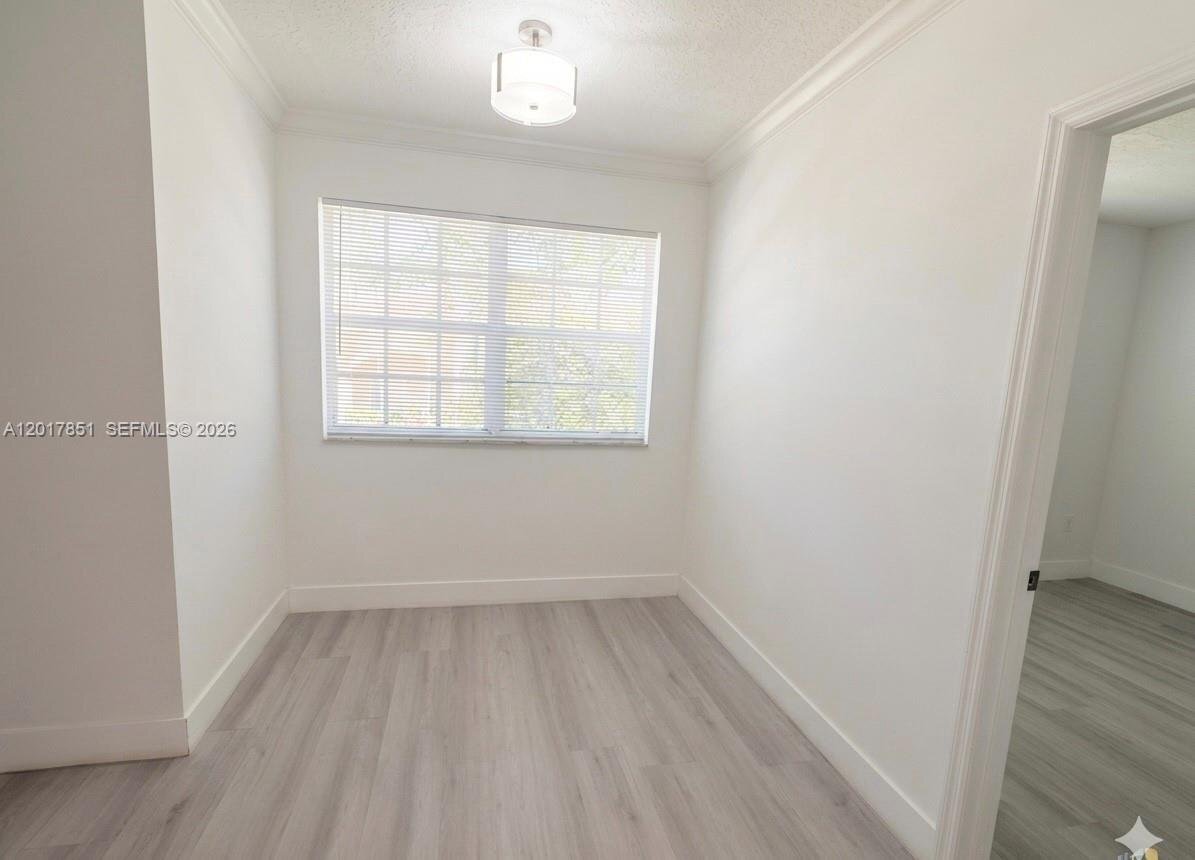 Building Photo - 140 SW 117th Ave