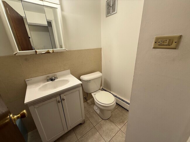 Building Photo - 9595 Maple Dr