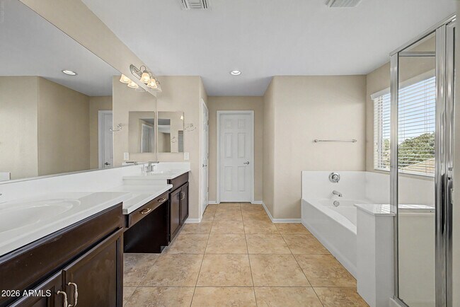 Building Photo - 2531 E Eleana Ln