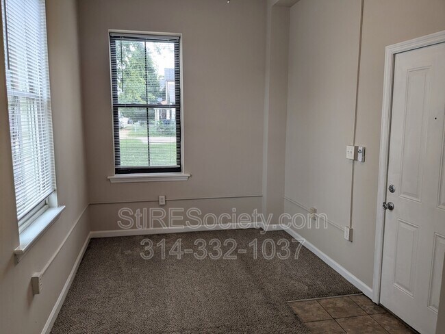 Building Photo - 229 Steins St