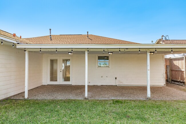 Building Photo - 3206 Pine St