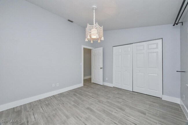 Building Photo - 6161 Waxmyrtle Way