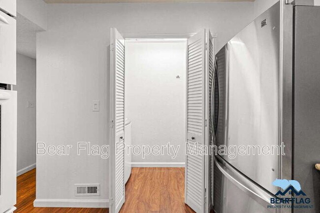 Building Photo - 7919 Ridgemont Dr