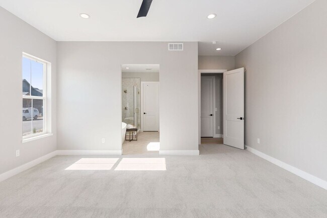 Building Photo - New Charming Berthoud Home with Modern Com...