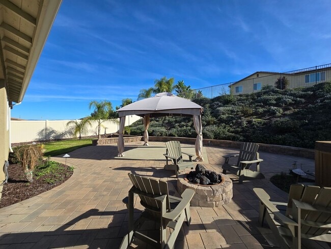 Building Photo - Spacious Woodcrest Single Story