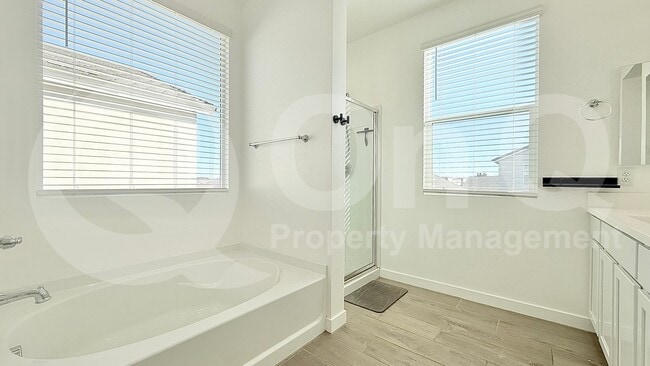 Building Photo - 145 E Mint Ln