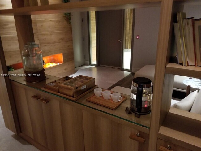 Building Photo - 1010 Brickell Ave